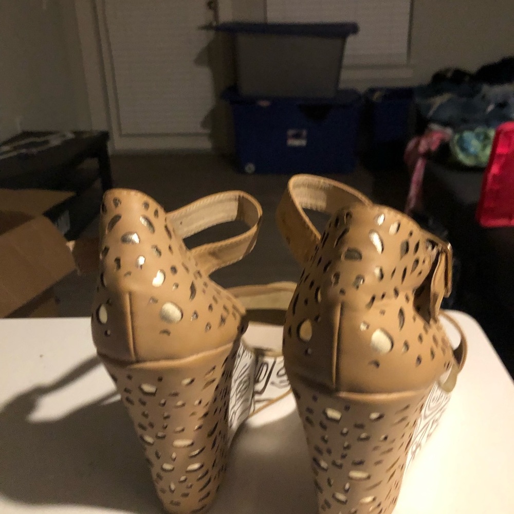 Heels - Picture 6 of 8